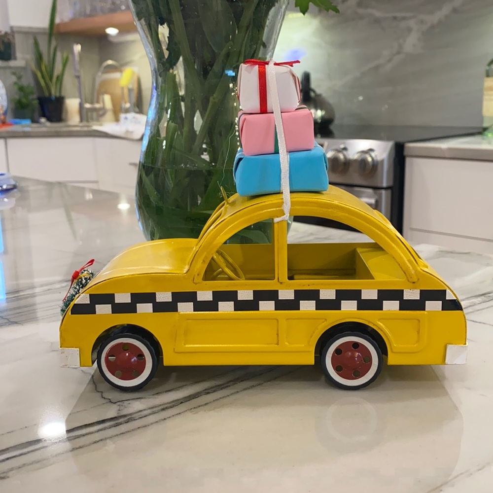 NYC Christmas Taxi Cab